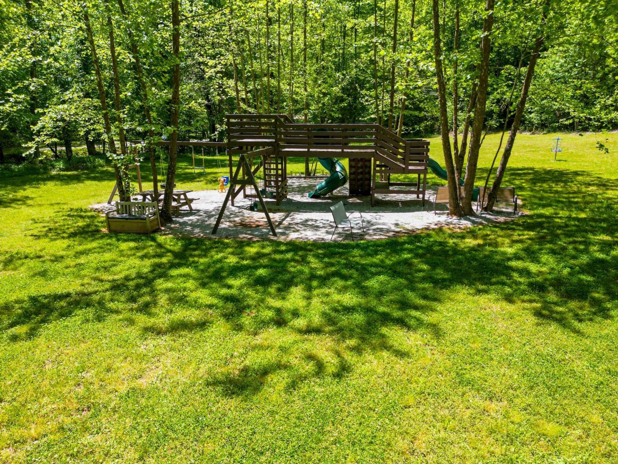 The Big Little Cabin - Hot Tub & Playground Далонега Экстерьер фото