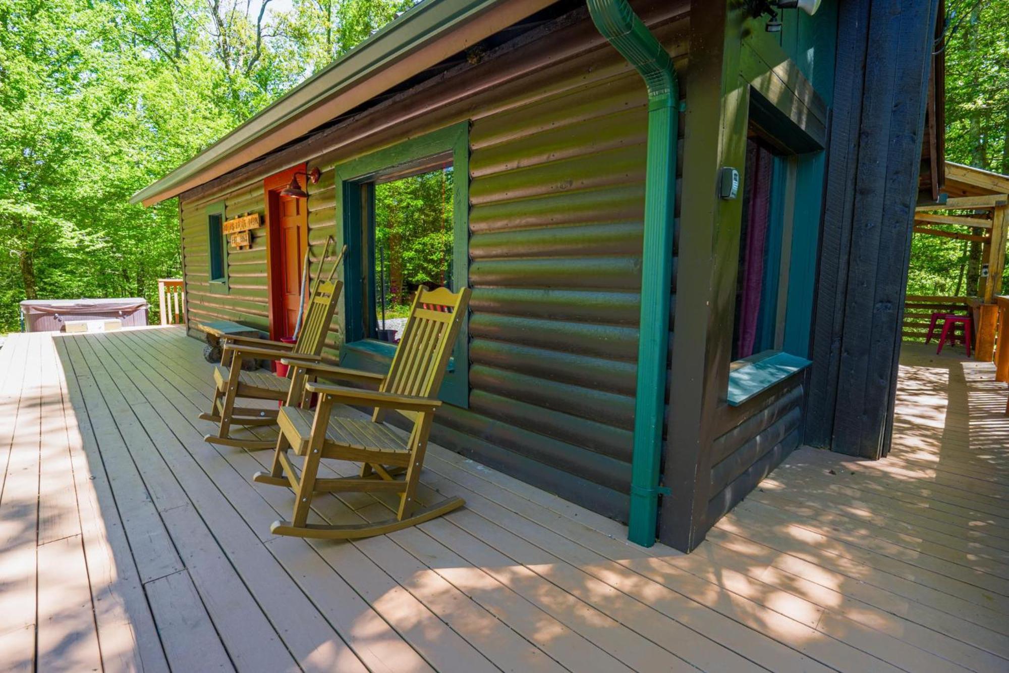 The Big Little Cabin - Hot Tub & Playground Далонега Экстерьер фото