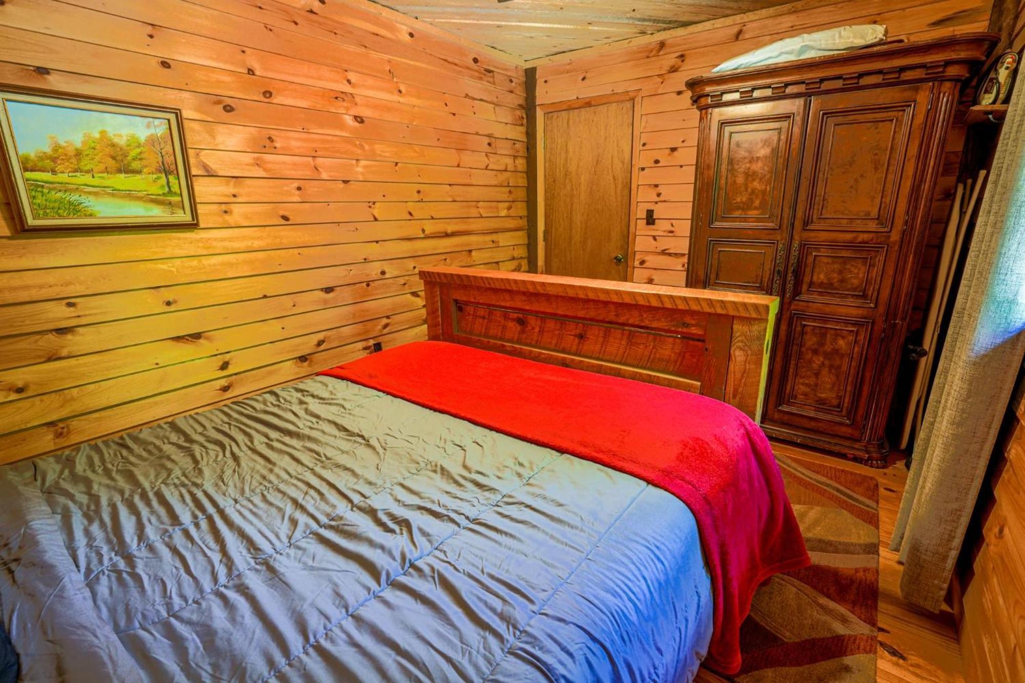 The Big Little Cabin - Hot Tub & Playground Далонега Экстерьер фото