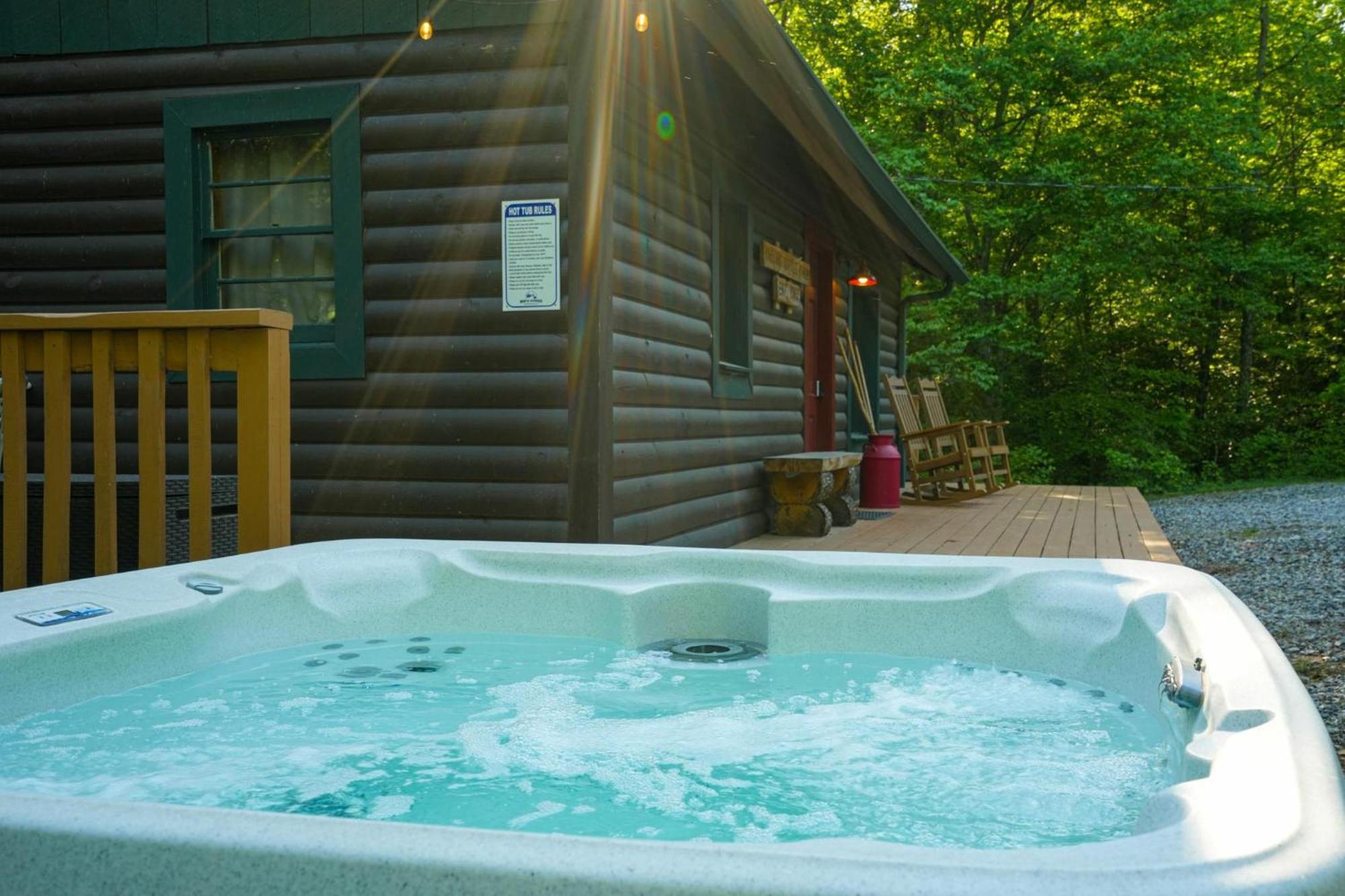 The Big Little Cabin - Hot Tub & Playground Далонега Экстерьер фото