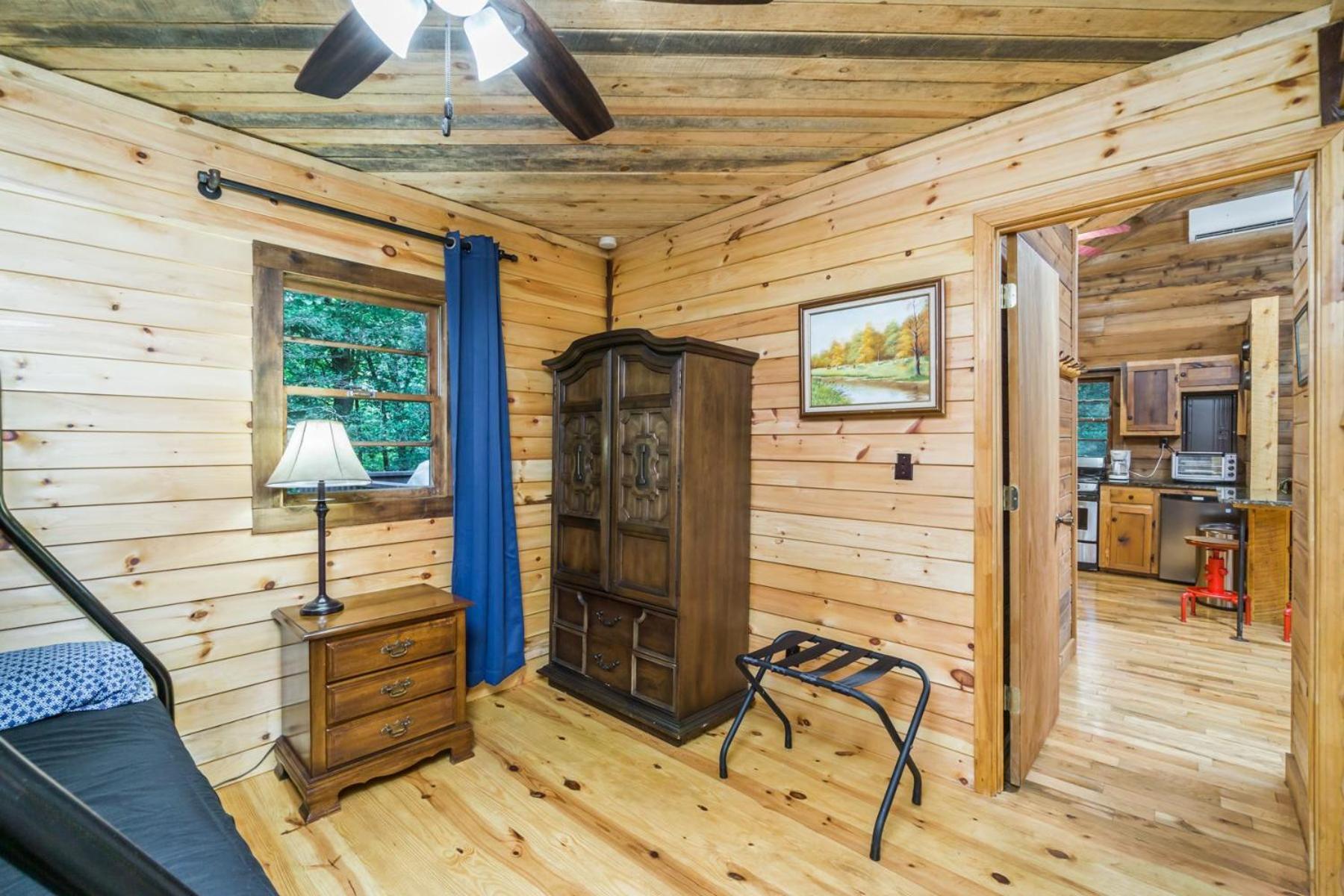 The Big Little Cabin - Hot Tub & Playground Далонега Экстерьер фото