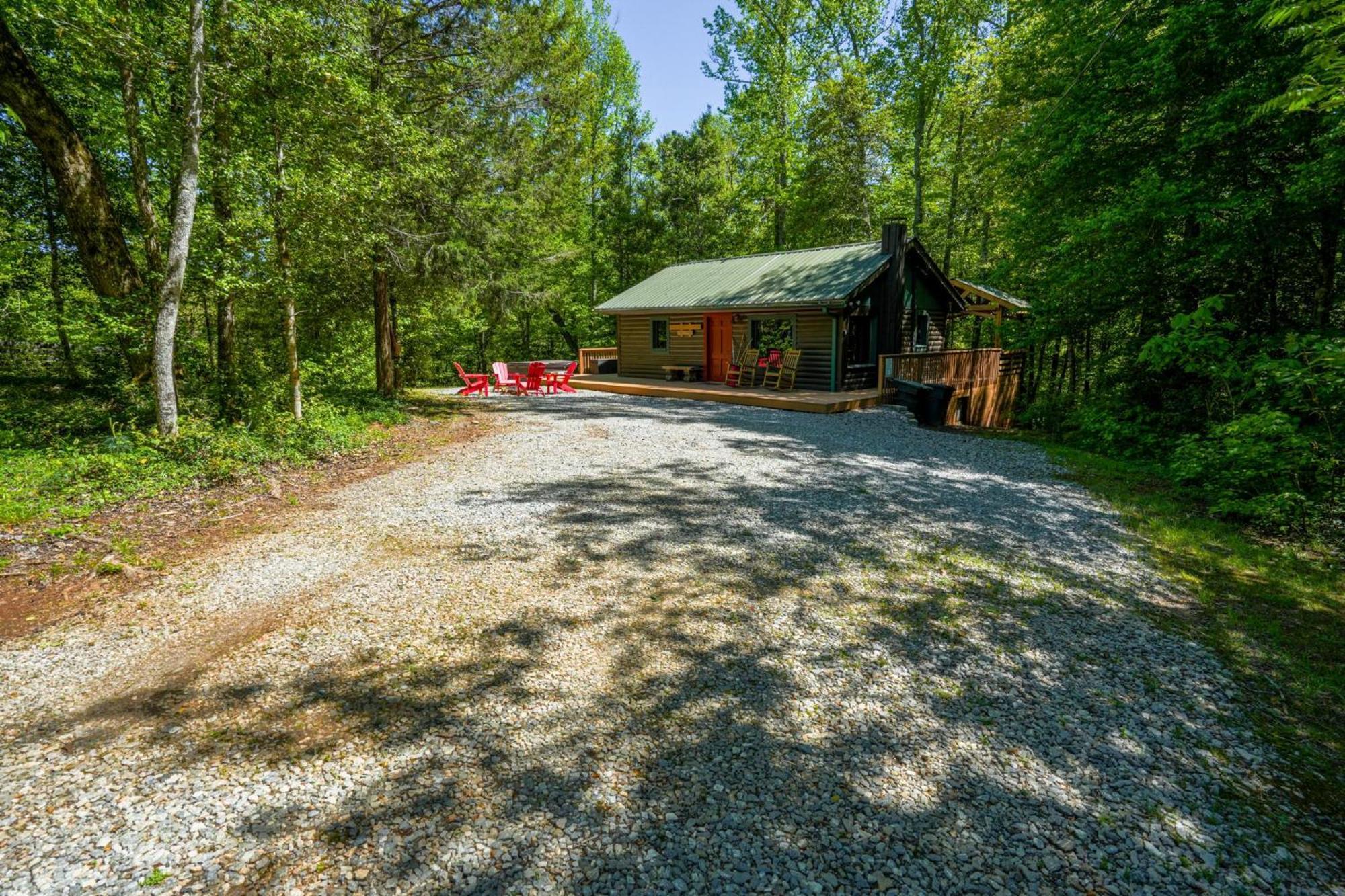 The Big Little Cabin - Hot Tub & Playground Далонега Экстерьер фото